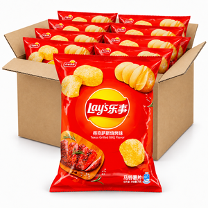 Lay's Texas Grilled BBQ 70g chips in an open case on a white background